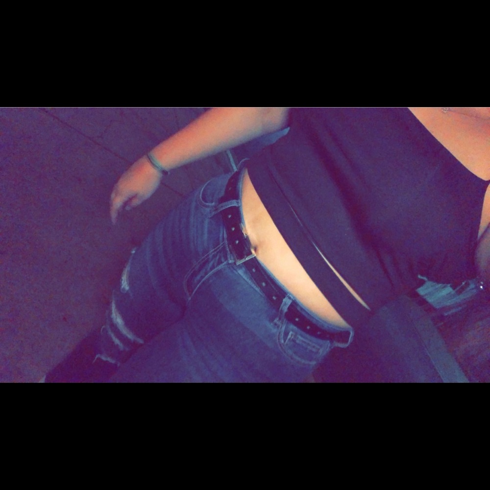 black tank top - Picture 3 of 3